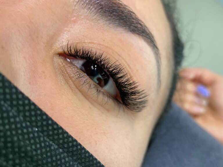 Kris Amaya Lash Artist Pic3 768x576